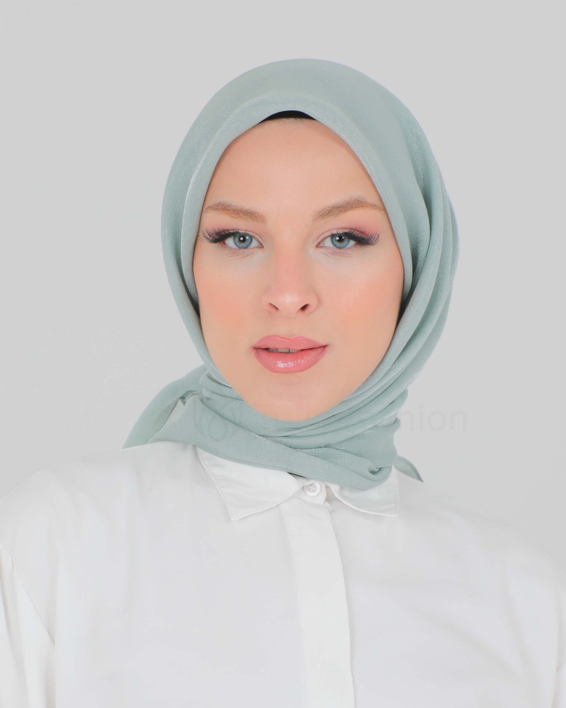 Hijab - Shiny square satin - Pistachio green